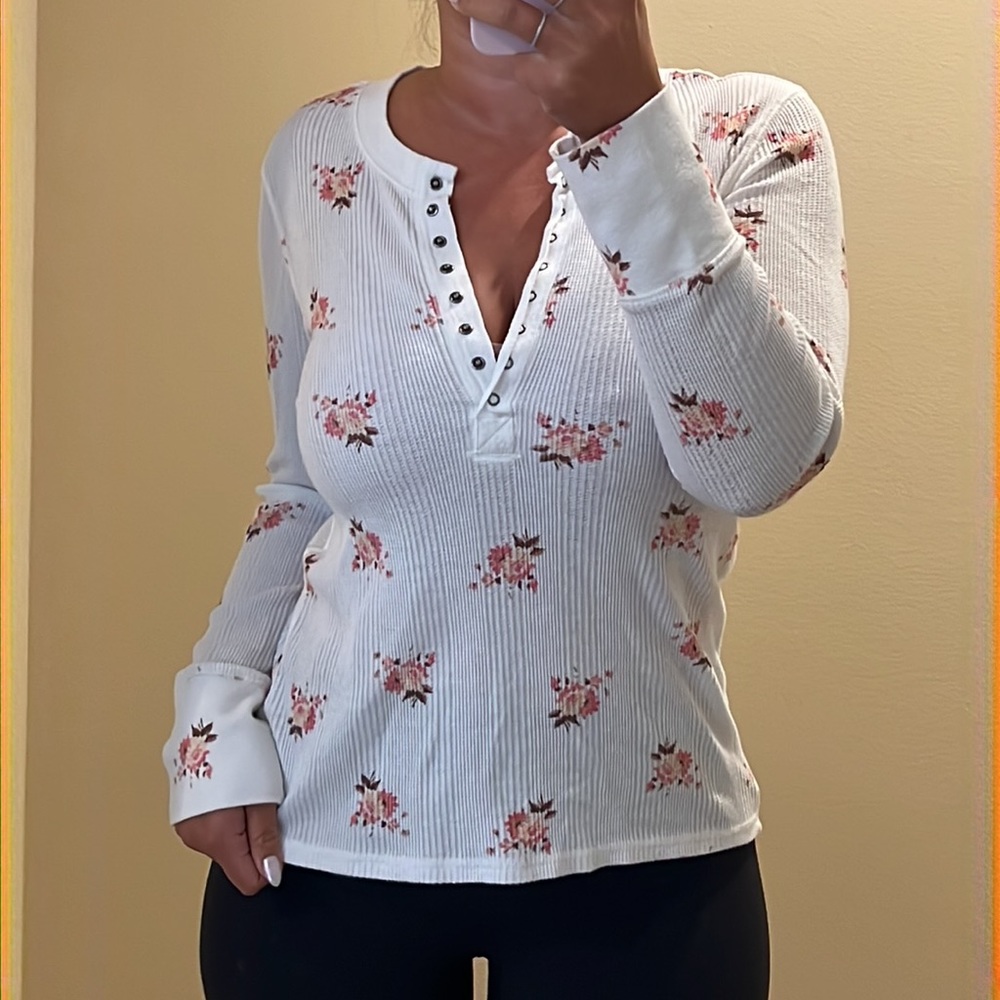 Lightweight flower waffle knit henley thermal